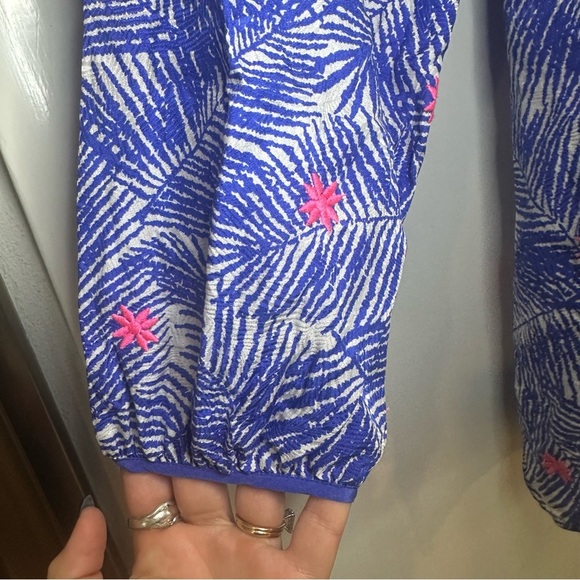 Vineyard Vines Palm Print Tunic Silk Blouse. Size: Small. - Picture 2 of 5